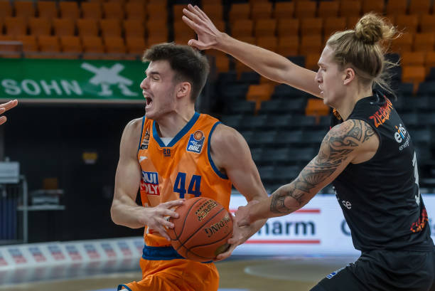 提供了深刻 提供了深刻