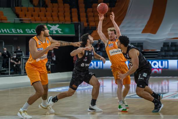 比赛中更多 比赛中更多