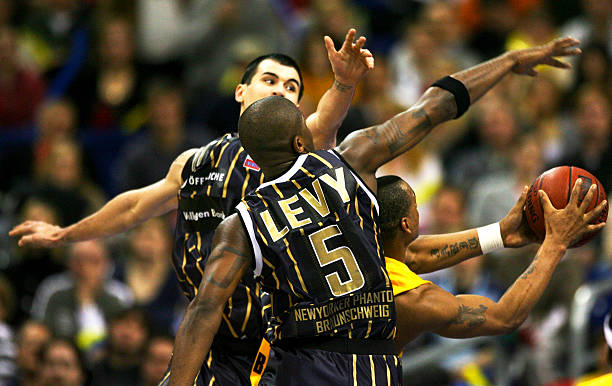 他在场内场 他在场内场